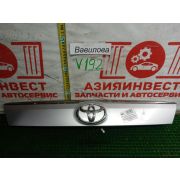 Планка подсветки номера Toyota Caldina ZZT241W 1ZZ-FE U341E -04A 2006 V192