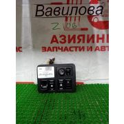 Кнопки в салон Nissan Liberty RM12 QR20DE RE0F06A FP54 2001 Z106