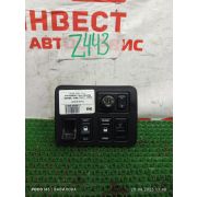 Кнопки в салон Nissan Liberty RM12 QR20DE RE0F06A FP54 2002 Z443
