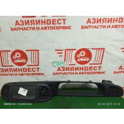 Бардачок консоли верхний Nissan Liberty RM12 QR20DE RE0F06A FP54 2002 Z443